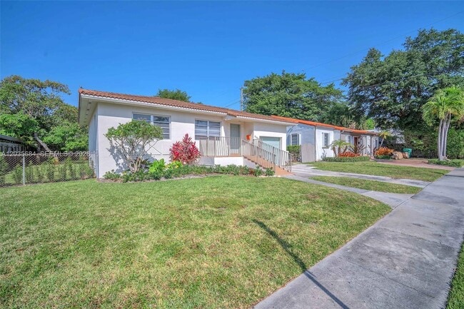 Building Photo - 2420 SW 21st Ave