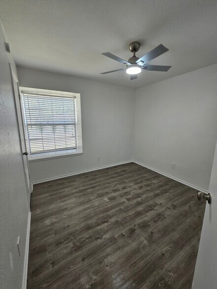 Building Photo - 1307 Edelweiss Dr
