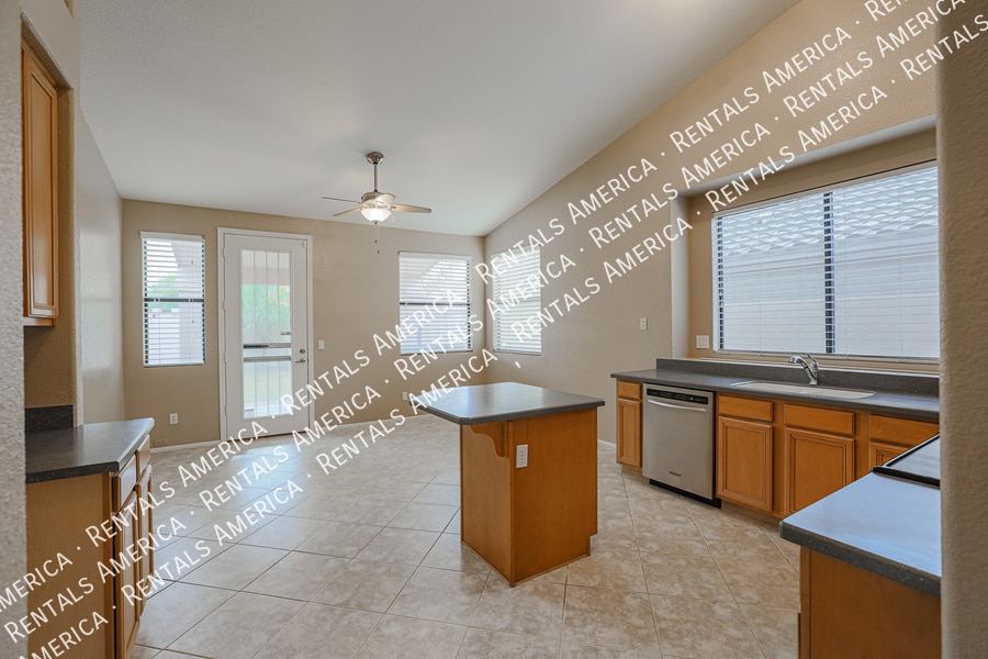 Building Photo - 263 E Ashurst Dr