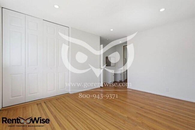 Building Photo - 1109 Ridgewood Dr