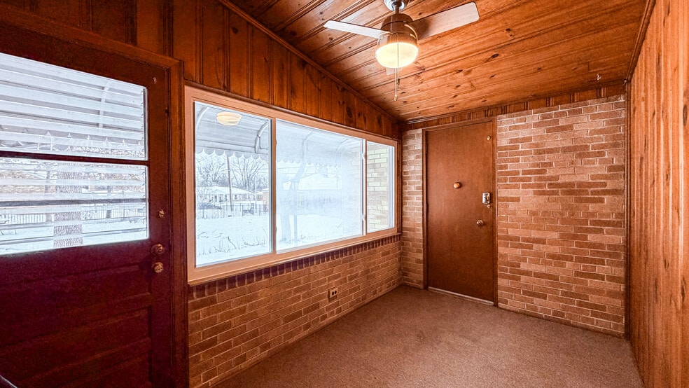 Building Photo - 5819 Jamieson Ave