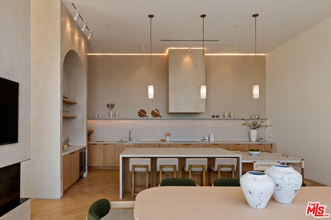 Building Photo - 3699 Alta Mesa Dr