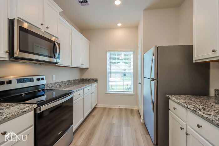 Building Photo - 10461 Sweetwater Creek Dr