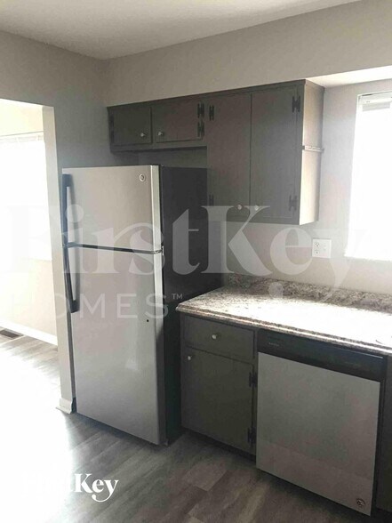 Building Photo - 1758 Hilltree Dr