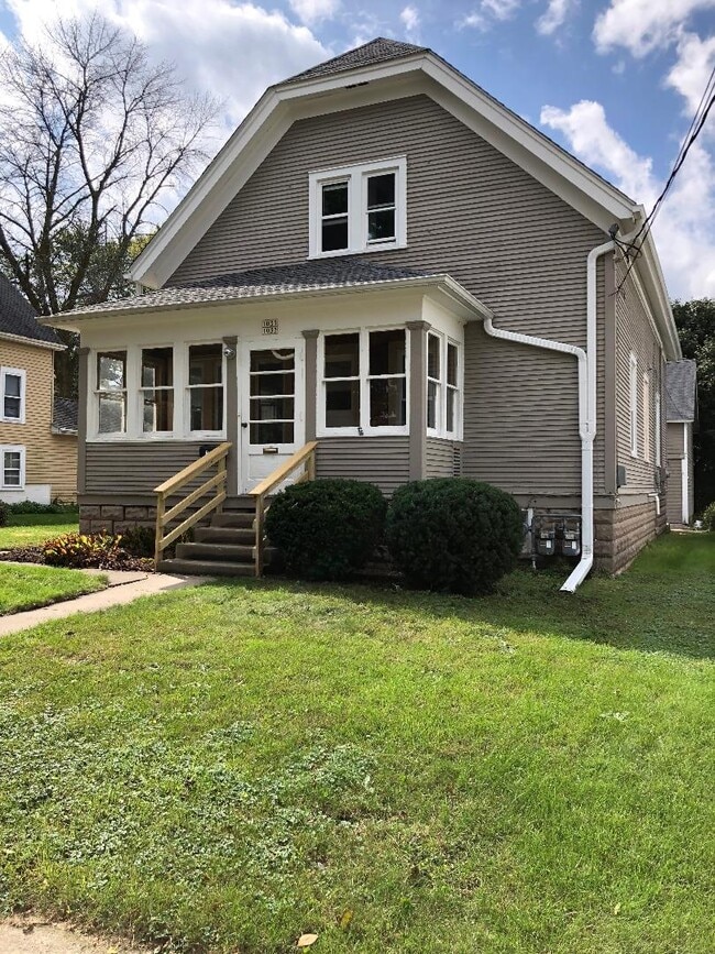 Building Photo - 1033 9th Ave