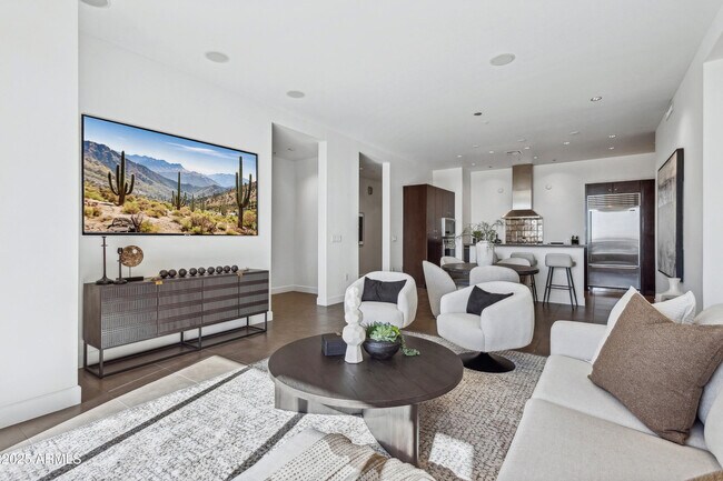 Building Photo - 15215 N Kierland Blvd