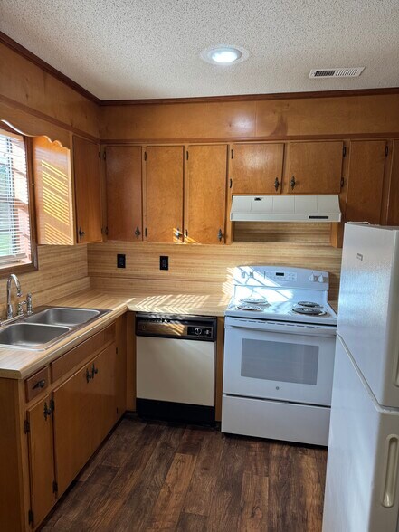 Building Photo - 812 Blackwell Dairy Rd