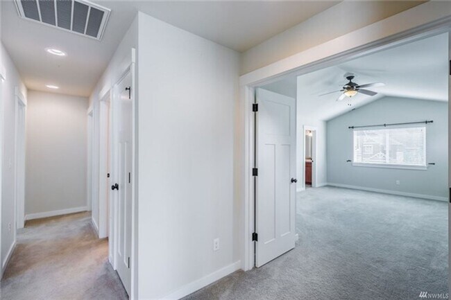 Building Photo - 4Bd/2.5Ba Lynnwood House