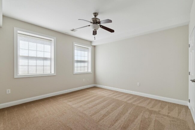 Building Photo - 426 W Laurel Ave