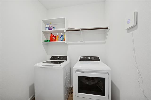 Building Photo - 10040 Thornapple Rd