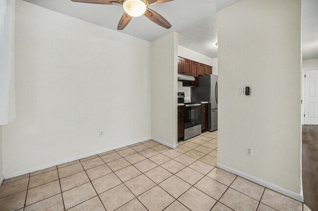 Building Photo - Updated 2 Bedroom 2 Bathroom Condo in Lakewood!