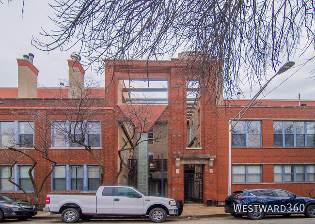 Building Photo - Fantastic two bed in West Town!