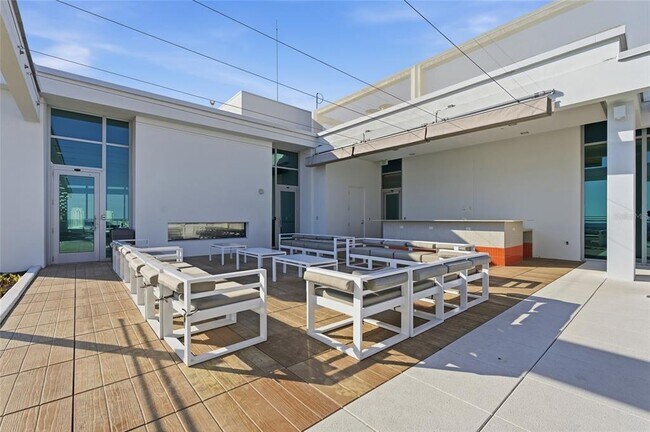 Building Photo - 777 3rd Ave N