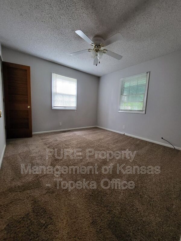 Building Photo - 3323 SW Arrowhead Rd