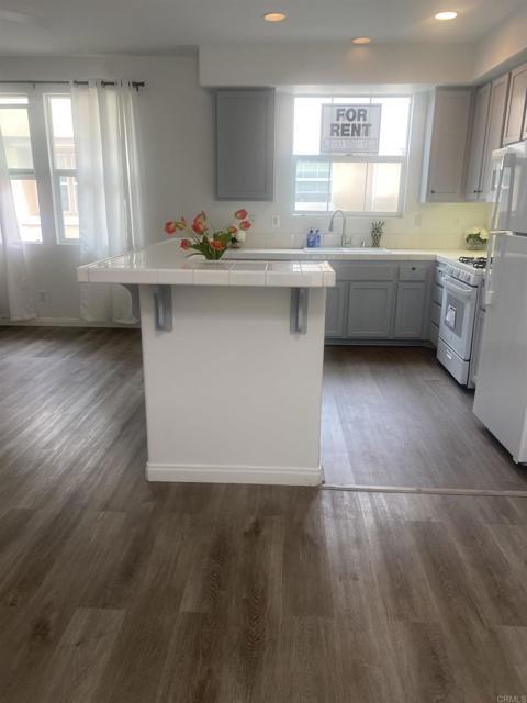 Building Photo - 742 Mariposa Cir