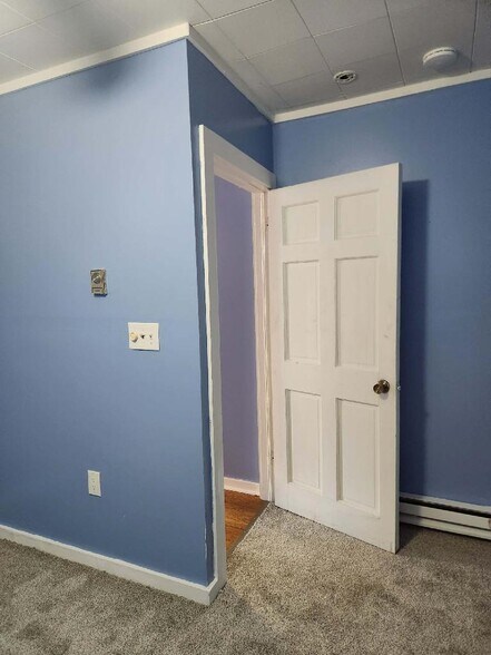 Bedroom - 607-615 Main St