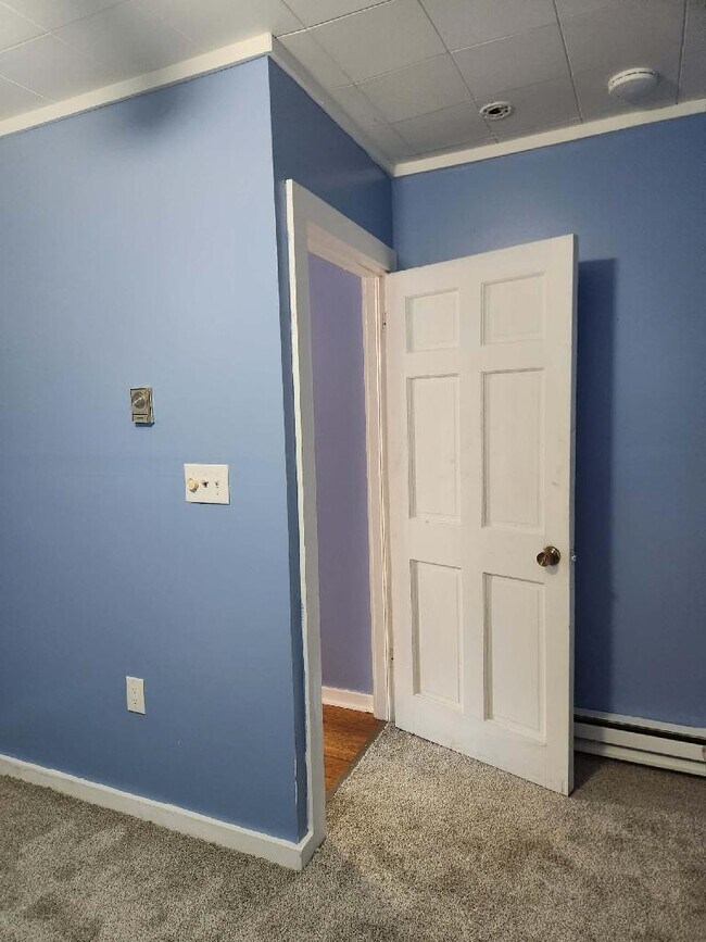 Bedroom - 607-615 Main St