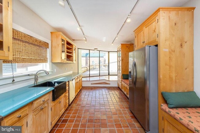 Building Photo - 7 N Loudoun St