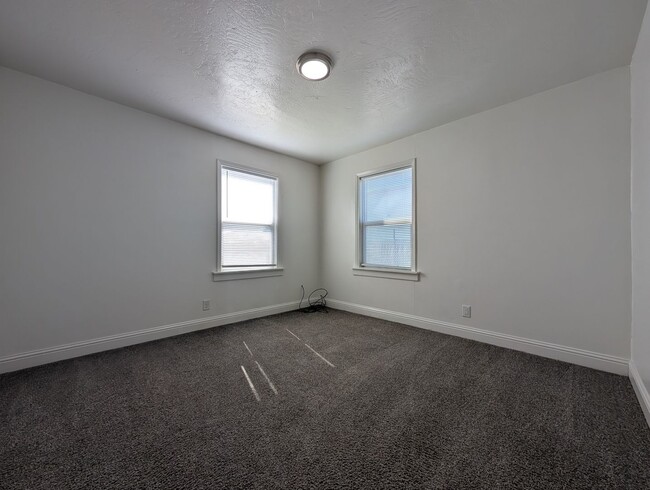 Building Photo - Great 3-Bedroom, 1-Bath Home In Springfield!