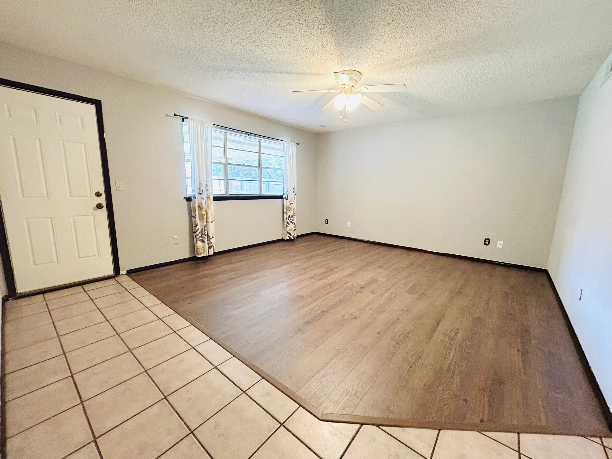 Living room photo 1 - 628 Reynolds Rd