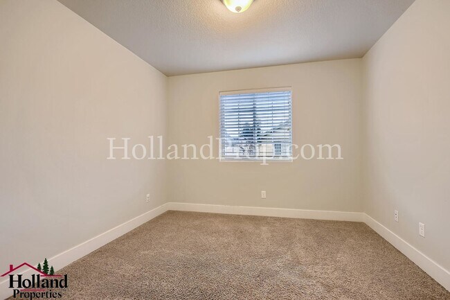 Building Photo - Gorgeous 4-Bedroom Home Near Nike & Intel ...