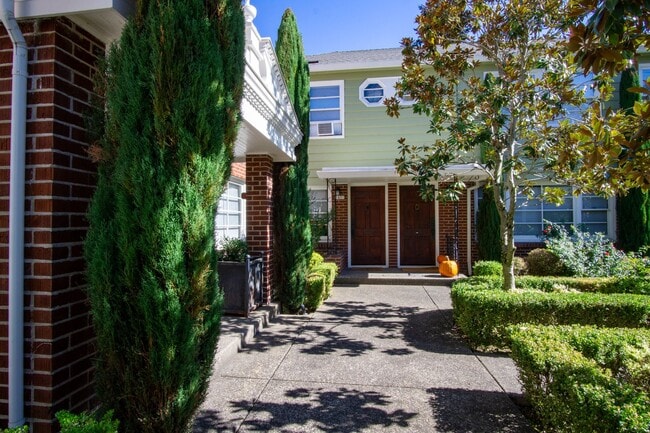 Building Photo - In the Heart of NW-Mid-Century 2Bdr Lives Like a Little House!