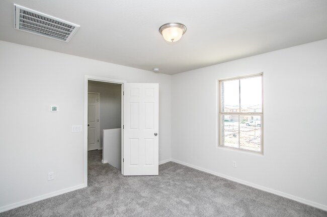 Building Photo - 3Br Home $1799 59th Ave/Broadway