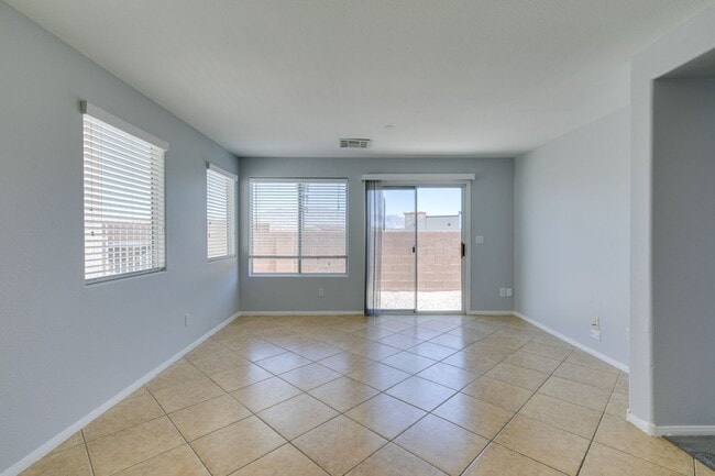 Building Photo - Bright & Spacious Home with Open Layout and Prime Location