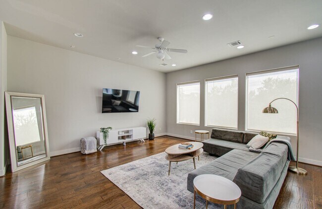 Building Photo - 509 Gregg St