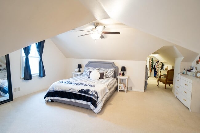 Building Photo - 2917 Hampshire Ave S