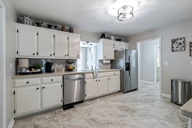 Building Photo - 17 Rock Crest Cir SE