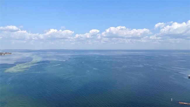 Building Photo - 300 Beach Dr NE