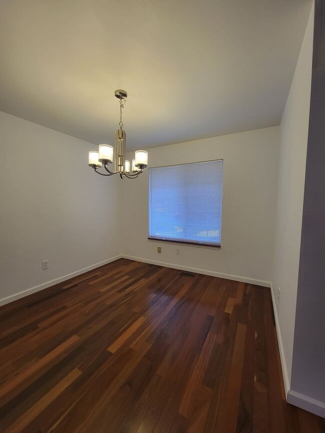 Building Photo - Newer 2 story 1761 sq ft 3 bedroom, 2 1/2 bath home with 2 car garage