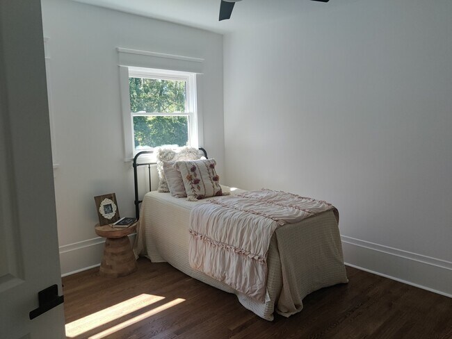 Building Photo - "Spacious 4-Bedroom Home on Pennock Avenue...