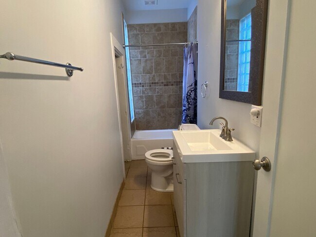 Building Photo - WE HAVE A CUTE & CLASSY RENTAL ON 16TH!
