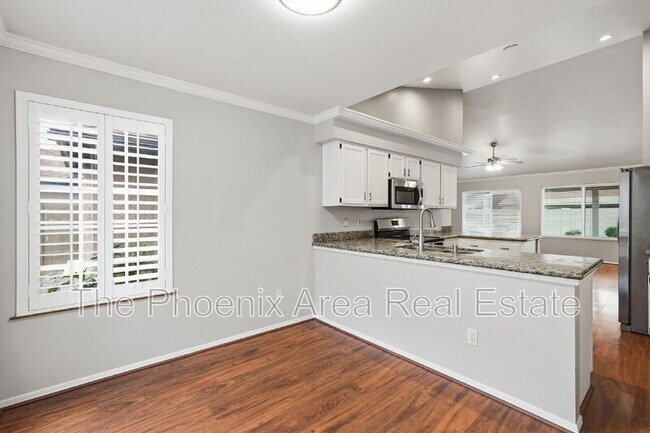 Building Photo - 4425 E Douglas Ave