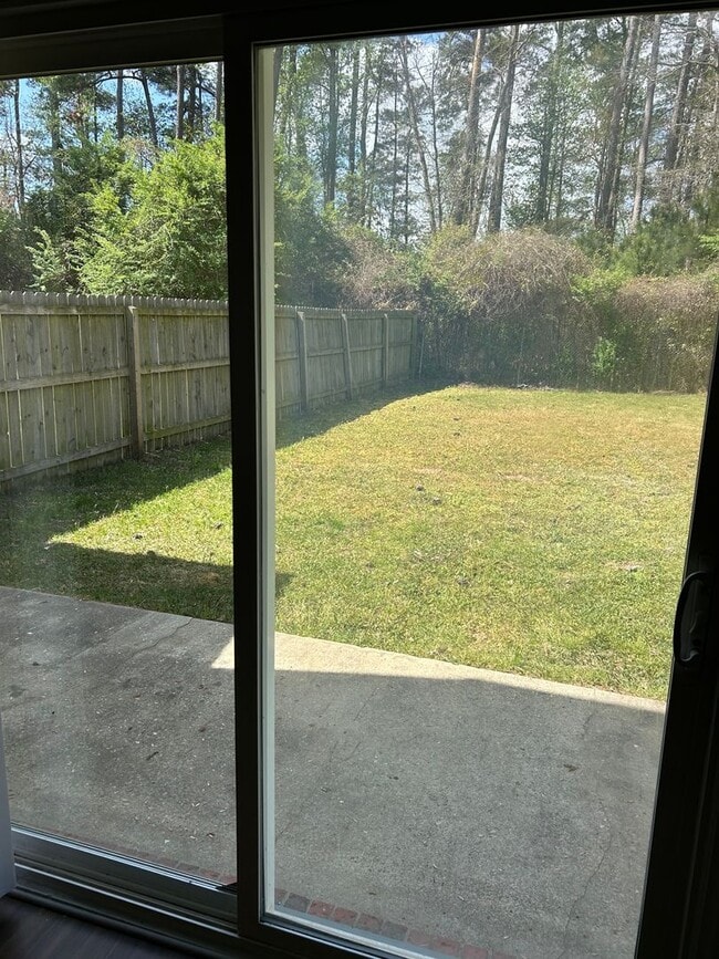 Building Photo - 2 bedroom, 2 bath Duplex