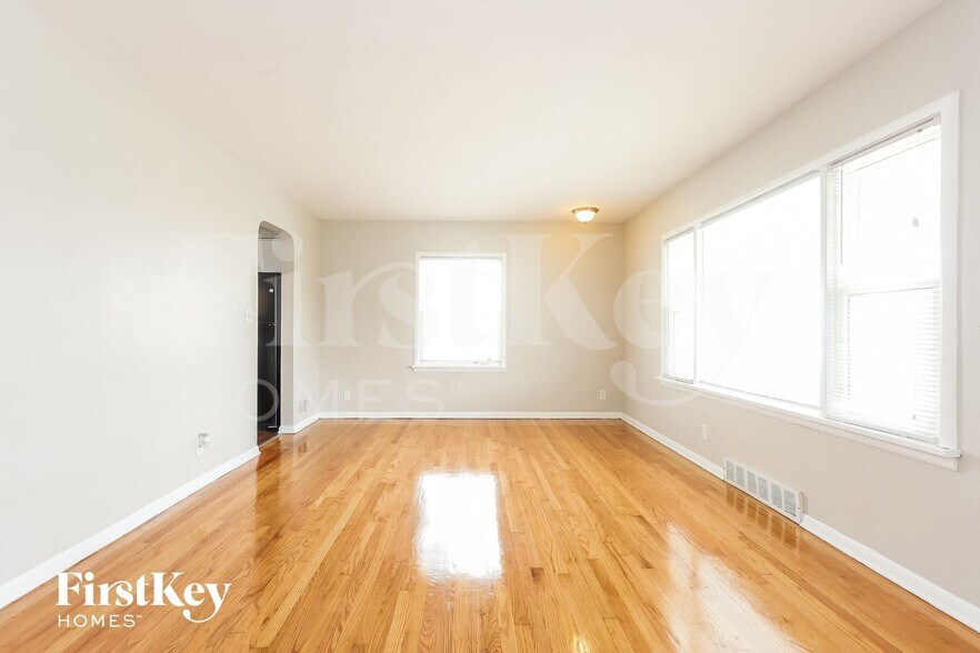 Building Photo - 251 E 25th St