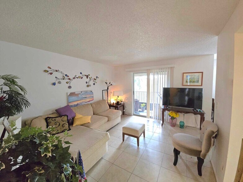 Building Photo - 419 Banana Cay Dr