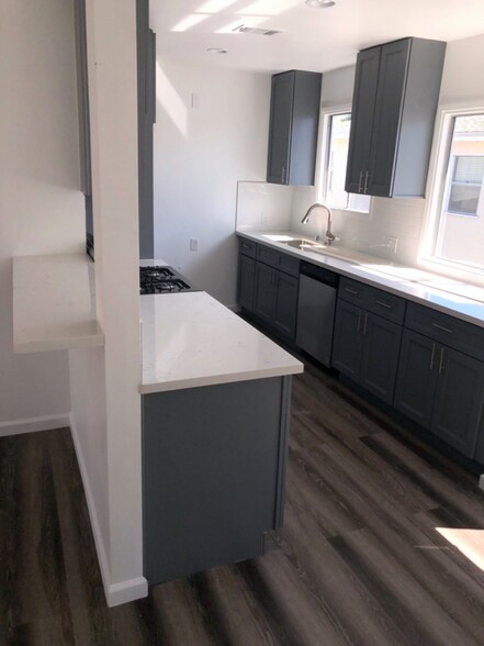 Building Photo - 1136 S Holt Ave