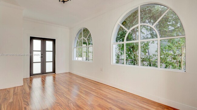 Building Photo - 1676 SW 11th St