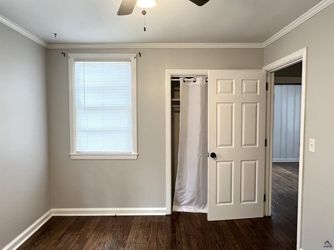 Building Photo - 965 N Pierce Ave