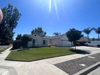 Building Photo - 3 bedroom 2 bath in Lemoore with SOLAR!