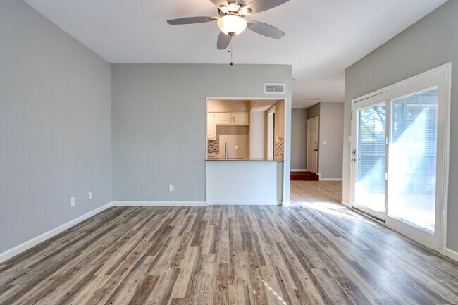 Building Photo - 317 Benjamin St