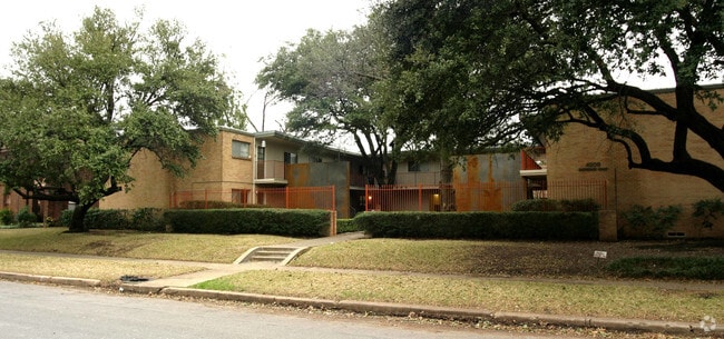 Building Photo - Cazen