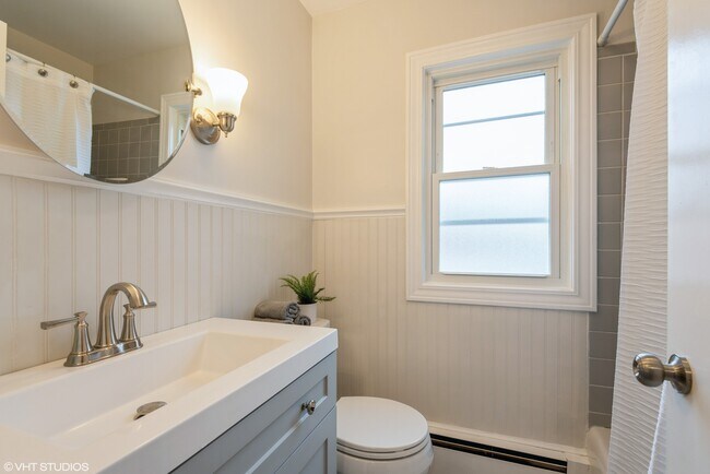 Building Photo - 606 Ridge Rd