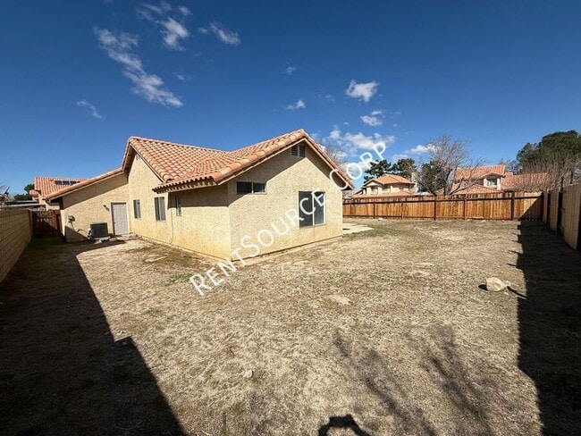 Building Photo - 3 Bedrooms/2 Bathrooms  Single Story Home ...