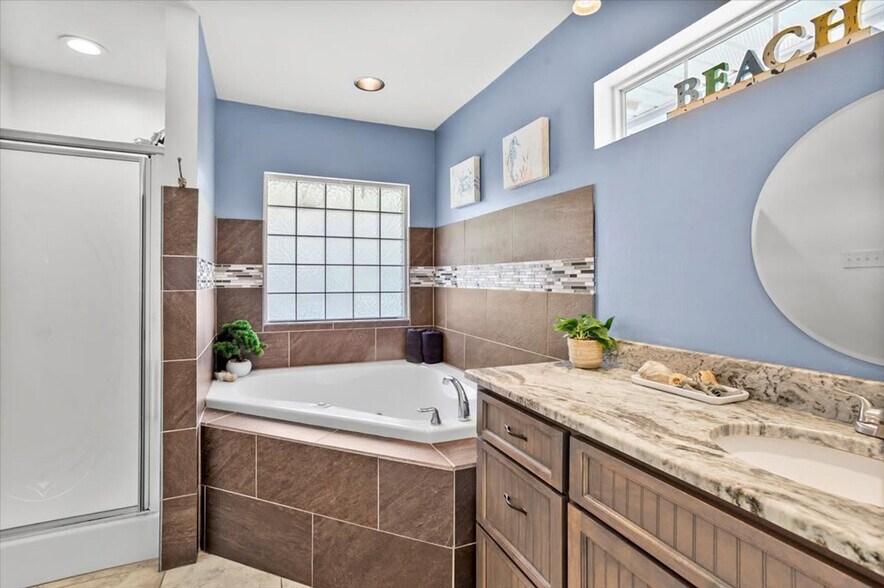 Building Photo - 5012 Deborah St