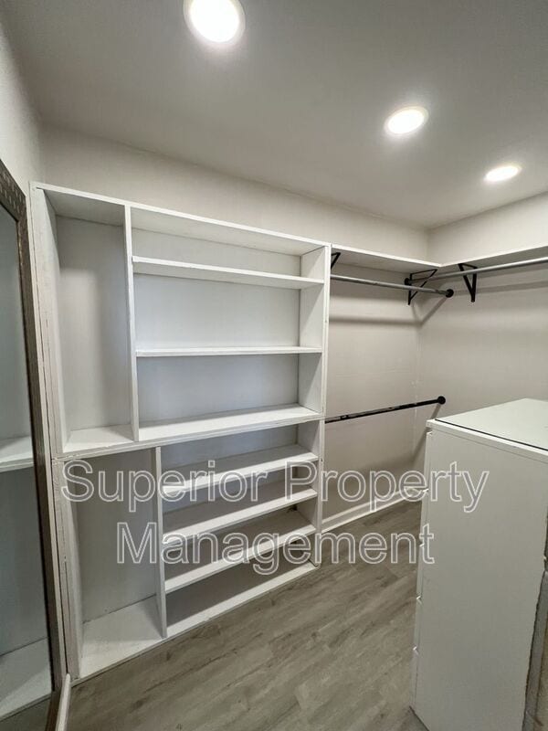 Building Photo - 222 Main St