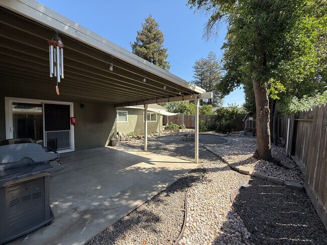 Building Photo - 1460 Berry Dr